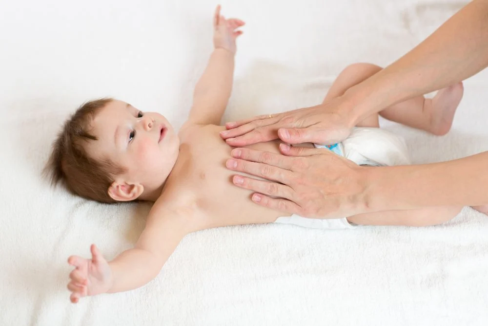 درمان نفخ شکم کودک با چند روش خانگی و ساده